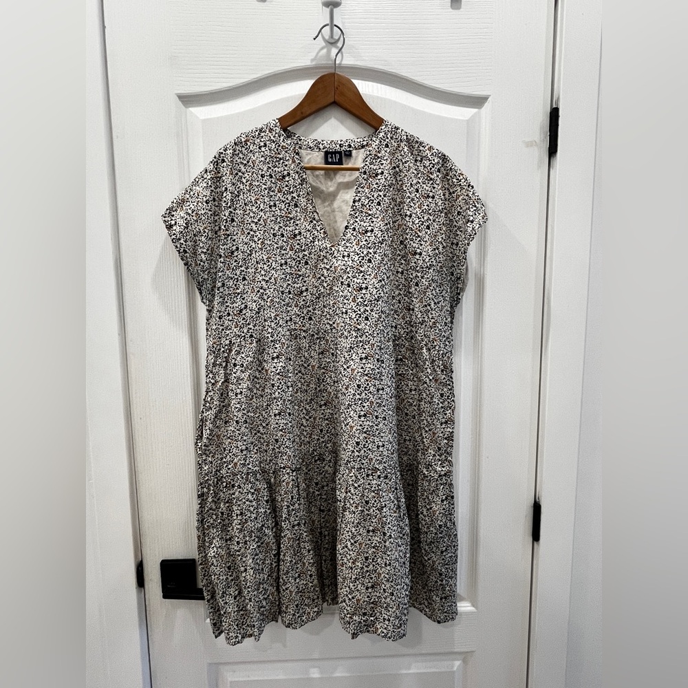 GAP Women's Black and White Floral Baby Doll Dress